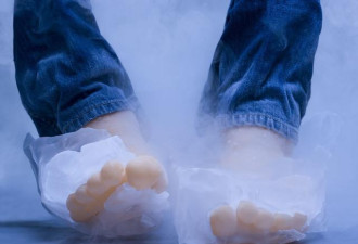 冬季睡觉，脚总是不暖和？找准7个原因让脚暖