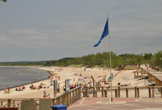 加拿大最洁净安全沙滩码头，只要认准这面蓝旗