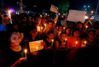 印度少女惨遭轮奸后被活活烧死 4名嫌犯仍在逃