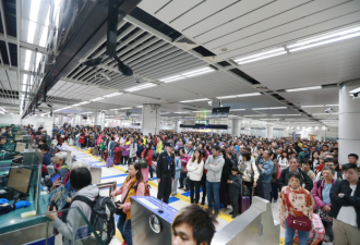 深圳湾口岸迎香港游客, 入境大厅被挤爆