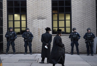 纽约：男子持开山刀闯入教堂砍伤多人