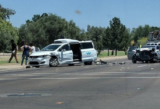 谷歌自动驾驶测试车遭遇车祸 车身损毁严重