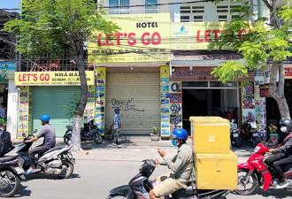 中国游客疑似在越南遇宰客与店员群殴