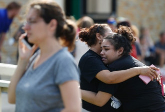 学生持枪血洗德州高中，增至10死30多人伤