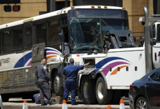 纽约两公共汽车相撞 至少32伤 7人伤势较重
