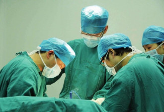 急诊进医院 才发现我们欠中国医生个道歉