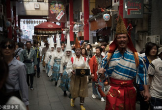 日本最大的传统祭祀庆典举行，场面壮观