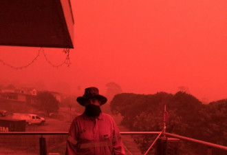 澳大利亚现血色天空，4千人海滩躲避山火