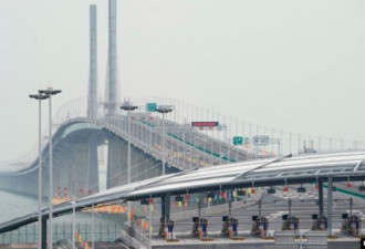 中国公安在港珠澳大桥执法引发质疑