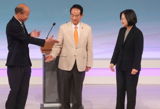 台湾总统选举唯一辩论会 三人捉对厮杀舌战