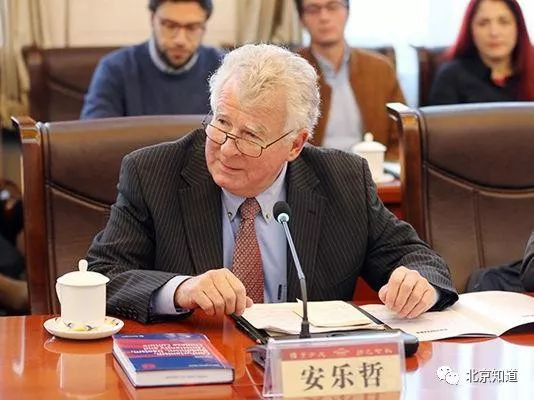 北京大�哲�系、宗教�系教授。1947年生于加拿大多伦多。