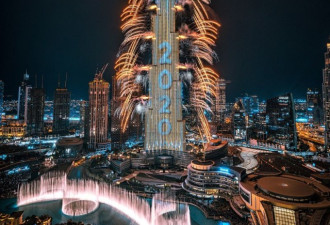 美翻了! 迪拜世界最高塔这一幕令游客惊呼...