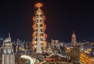 美翻了! 迪拜世界最高塔这一幕令游客惊呼...