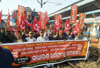 印度10家工会号召街头罢工：反对国企私有化