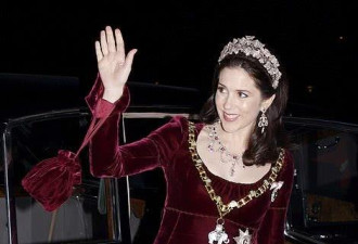 丹麦未来女王参加新年舞会，这条裙子穿了12年