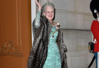 丹麦未来女王参加新年舞会，这条裙子穿了12年