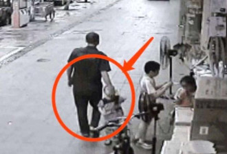 街头一男子抱女童乞讨，周围人看后果断报了警