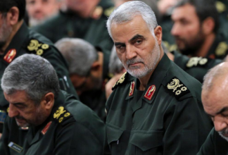 下令炸死伊朗将军后，特朗普首次公开露面