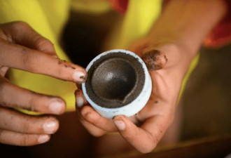 印度男子用牛粪制成饮料，年入超百万