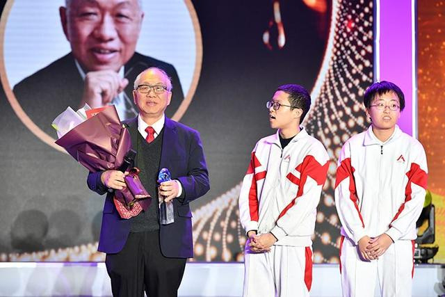 谷建芬、林书豪�获“2019全球华侨华人年度人物”