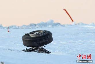 加拿大客机起飞 乘客眼瞅着轮子掉了…