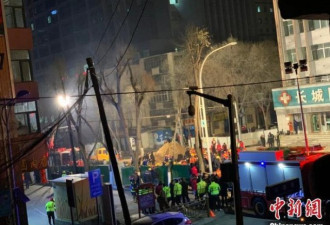 西宁路面塌陷公交车掉入 失联人数上升至10人