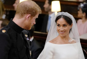 英王室婚礼哈利亲采鲜花献新娘 恐遭美国查税