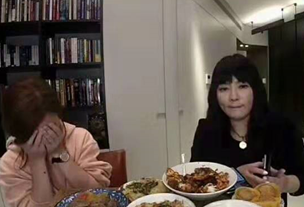 41岁梁静茹情绪疑崩溃，直播里瘦到脱相认不出