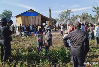 柬埔寨强拆违建 村民持砍刀汽油弹抗争