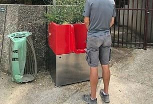 一步一尿桶，巴黎为阻挡男人当街乱尿