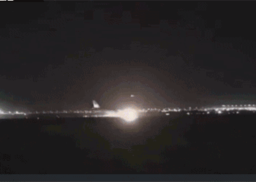 火花四射，沙特一客机“头着地”迫降