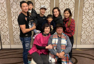 68岁洪金宝携妻聚餐，混血娇妻撇嘴不悦