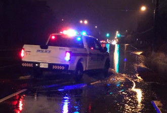 暴雨洪水令大多伦多地区一片混乱 多处封路停电
