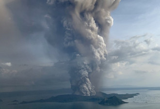 塔阿尔火山喷发：火山灰高达10公里