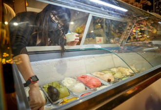 纽时：香港人的催泪弹冰淇淋和加油月饼