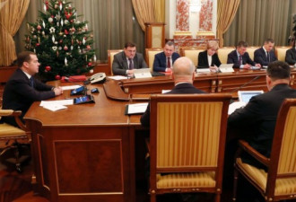 俄总理梅德韦杰夫宣布俄政府全体辞职