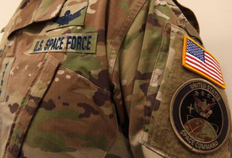 美国太空军制服设计引争议 官方回应