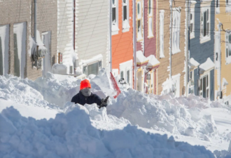90厘米大雪后：加拿大东部纽芬兰的街景