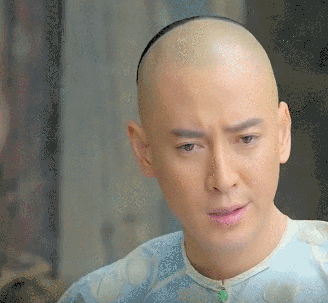 俄扇耳光大赛：一掌下去就昏厥 男扇脸女打屁股