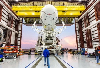 SpaceX计划测试载人飞船发射逃生系统