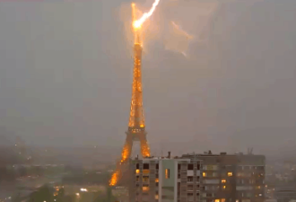 暴风雨席卷巴黎，埃菲尔铁塔被雷击中