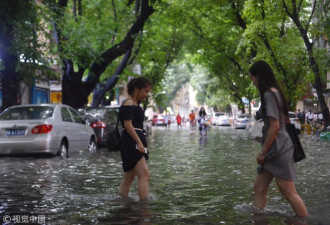广东多地开启倒水模式 街道变河 漏电电死母女