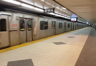 TTC地铁一号线市中心段列车延迟 大量乘客滞留