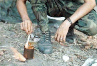 为在战场上加热罐头，硬核美军点燃一盒炸药