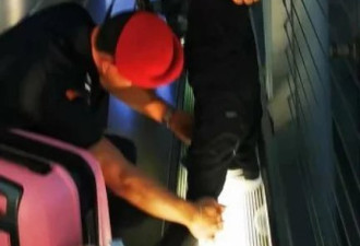 机上黑人乘客失窃 多名中国人遭野蛮搜身？