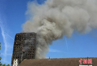 伦敦高楼火灾一周年 特蕾莎梅承认政府反应迟缓