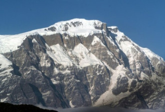 悲催！喜马拉雅山发生雪崩 至少7人失踪