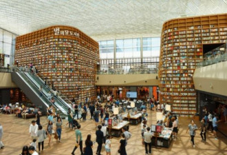 首尔绝美图书馆吸引人潮 叹为观止