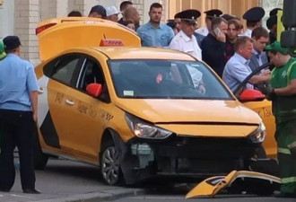 莫斯科出租车撞向人行道人群 司机据称睡着了