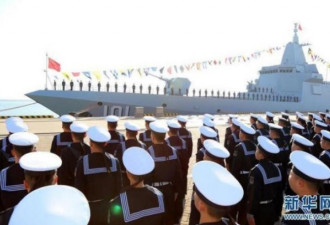 中国海军首艘万吨驱逐舰“南昌舰”入列